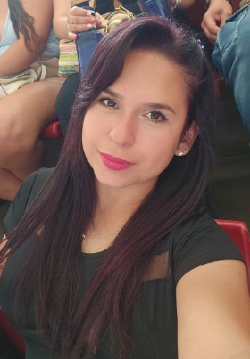 Woman from Spain available to talk on video
