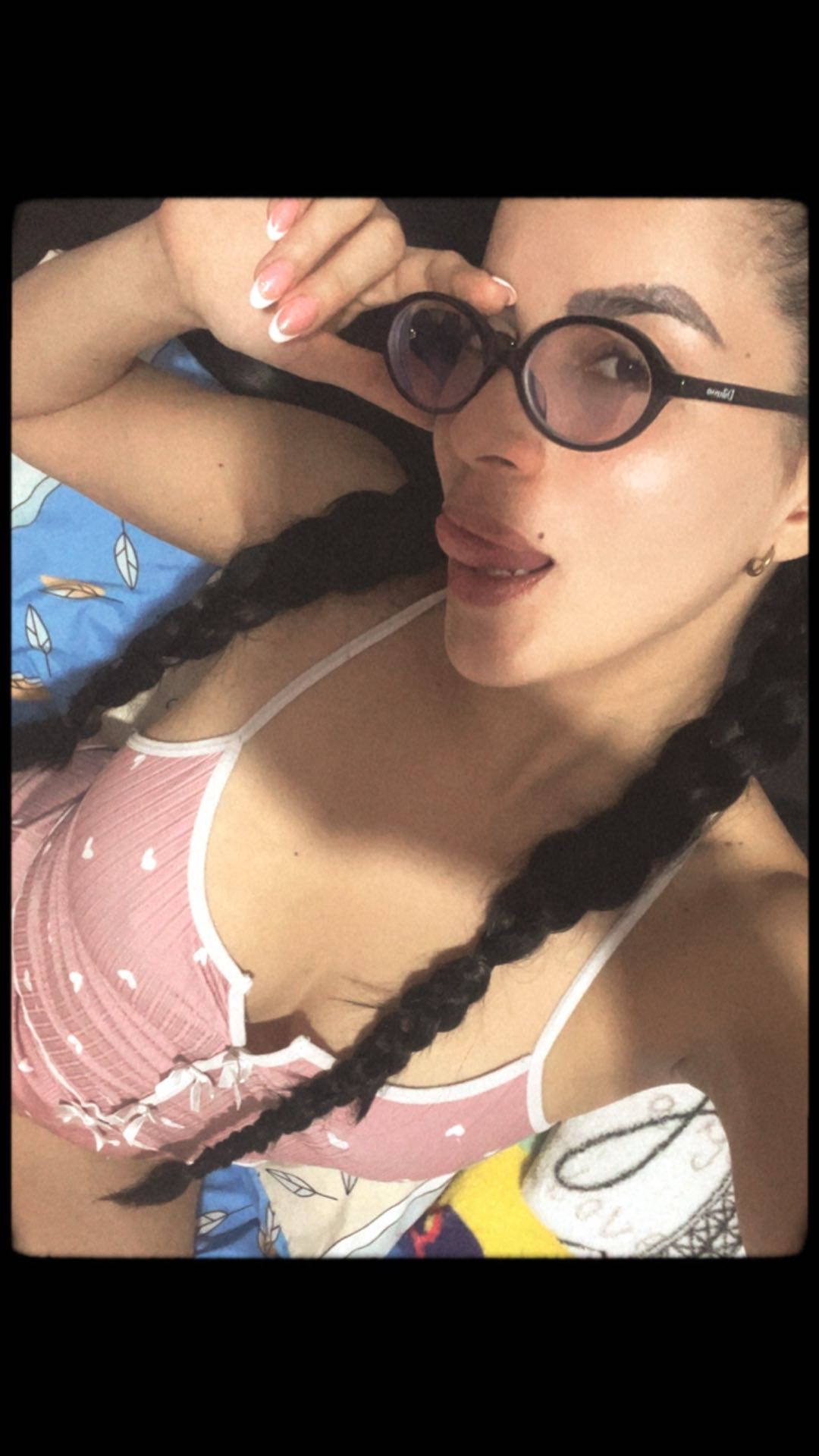 Confident portrait from a live girls chat profile